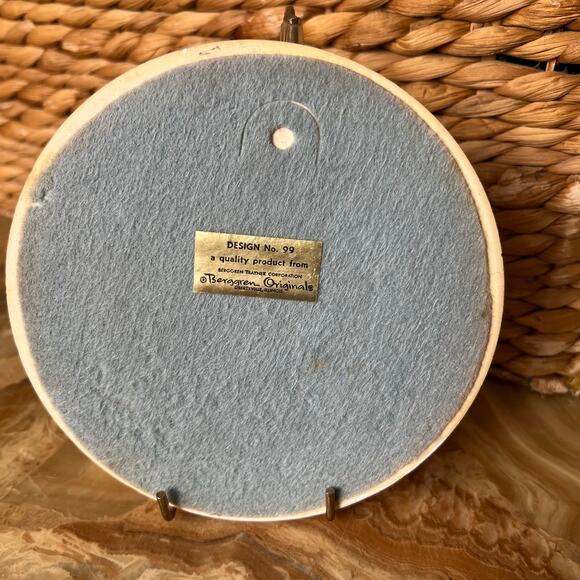 Red & Green Filigree 6” Tile - Picture 4 of 6